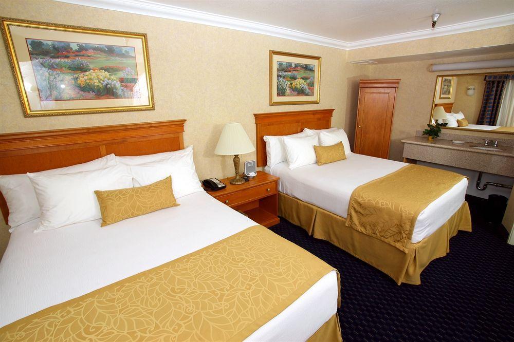 Hotel D'Lins Ontario Airport Dış mekan fotoğraf