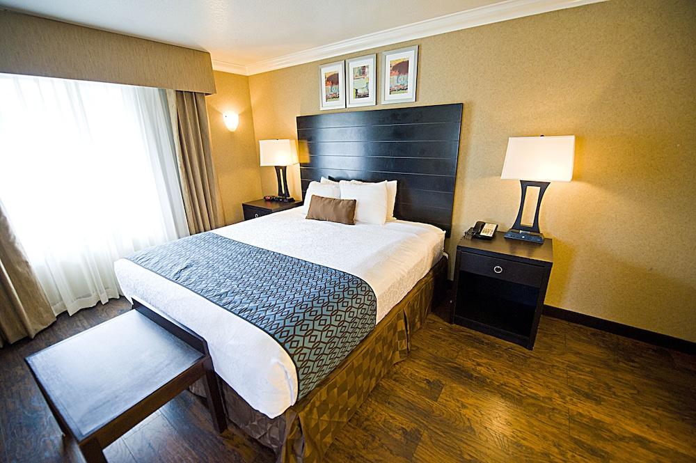Hotel D'Lins Ontario Airport Dış mekan fotoğraf