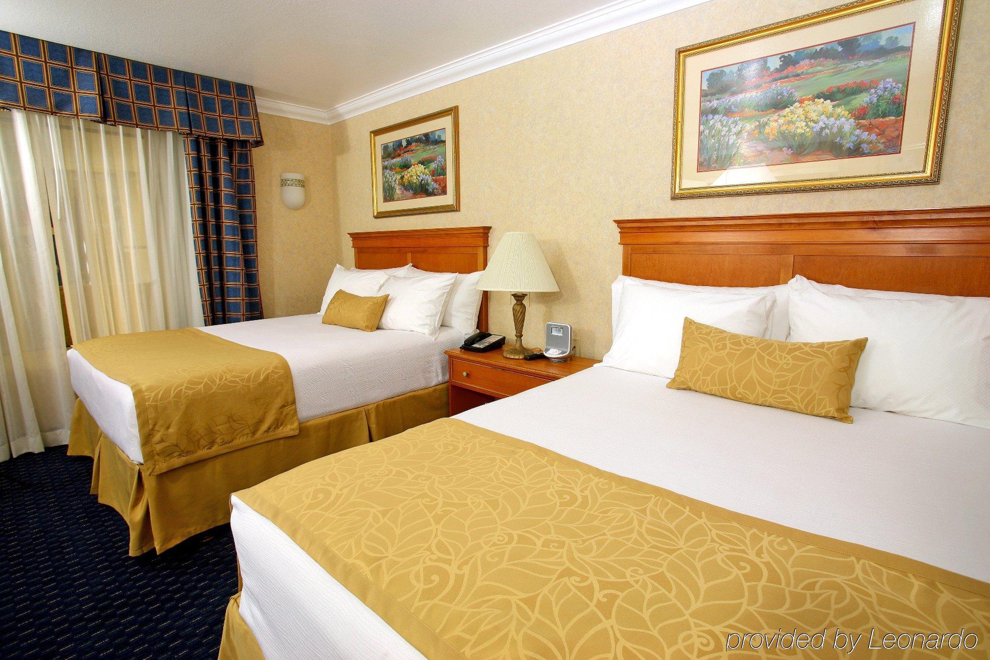Hotel D'Lins Ontario Airport Oda fotoğraf
