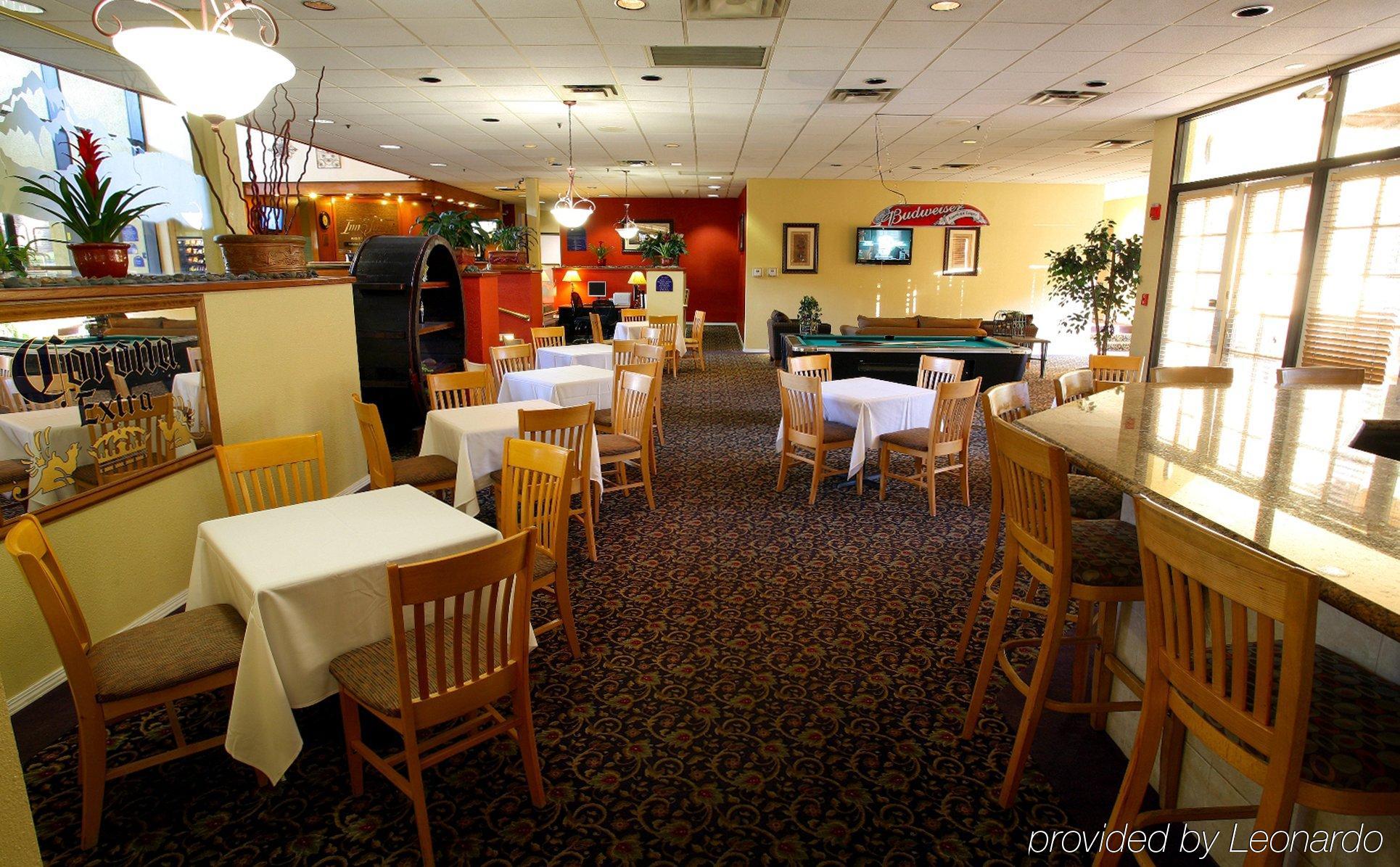 Hotel D'Lins Ontario Airport Restoran fotoğraf