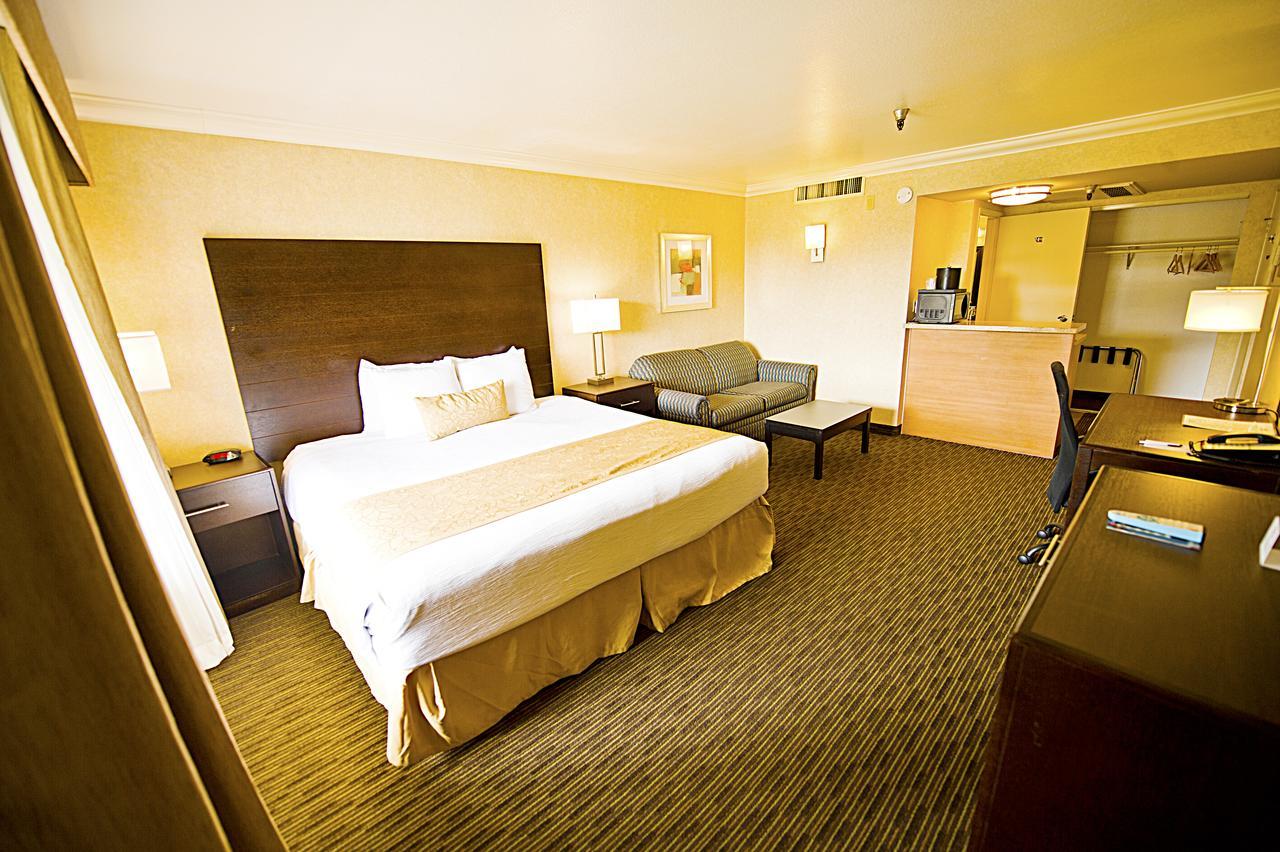Hotel D'Lins Ontario Airport Dış mekan fotoğraf
