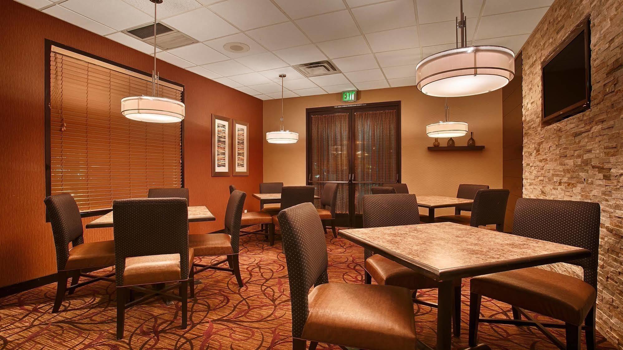 Hotel D'Lins Ontario Airport Dış mekan fotoğraf