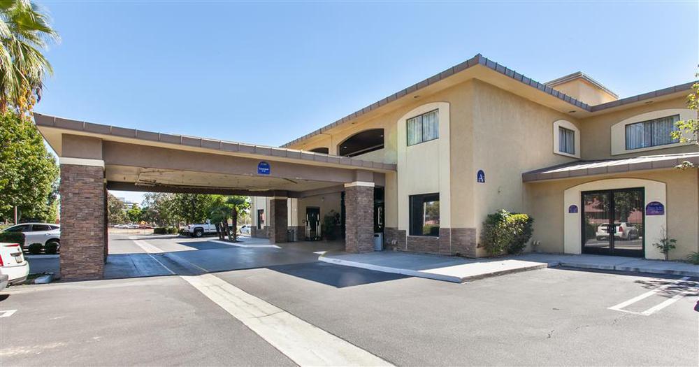 Hotel D'Lins Ontario Airport Dış mekan fotoğraf