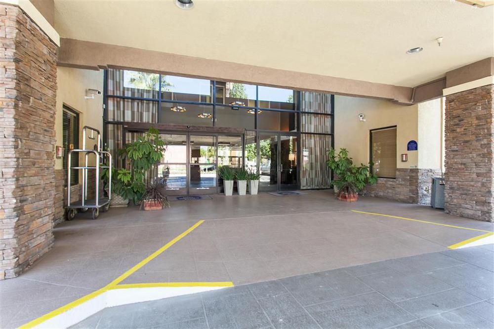 Hotel D'Lins Ontario Airport Dış mekan fotoğraf
