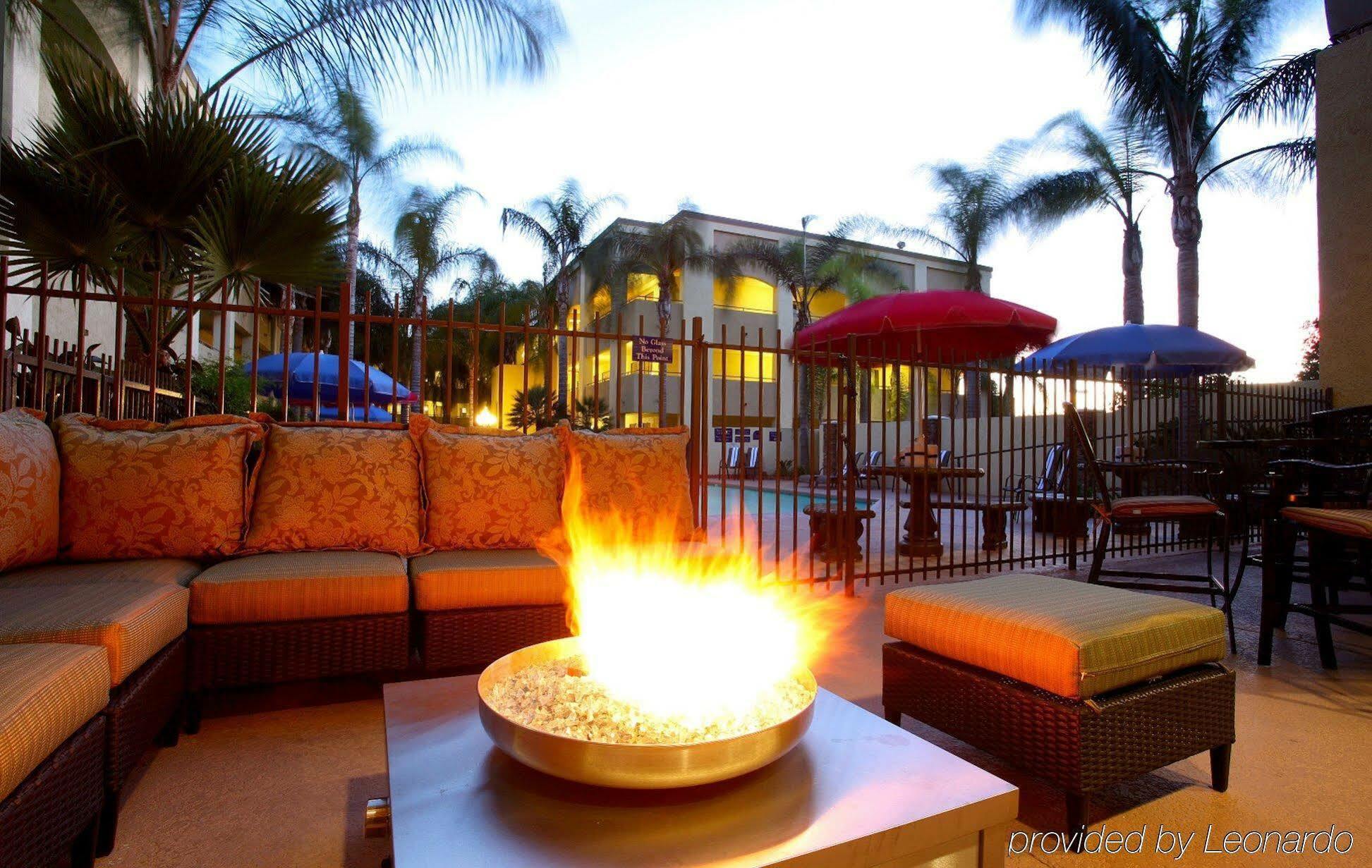 Hotel D'Lins Ontario Airport Dış mekan fotoğraf