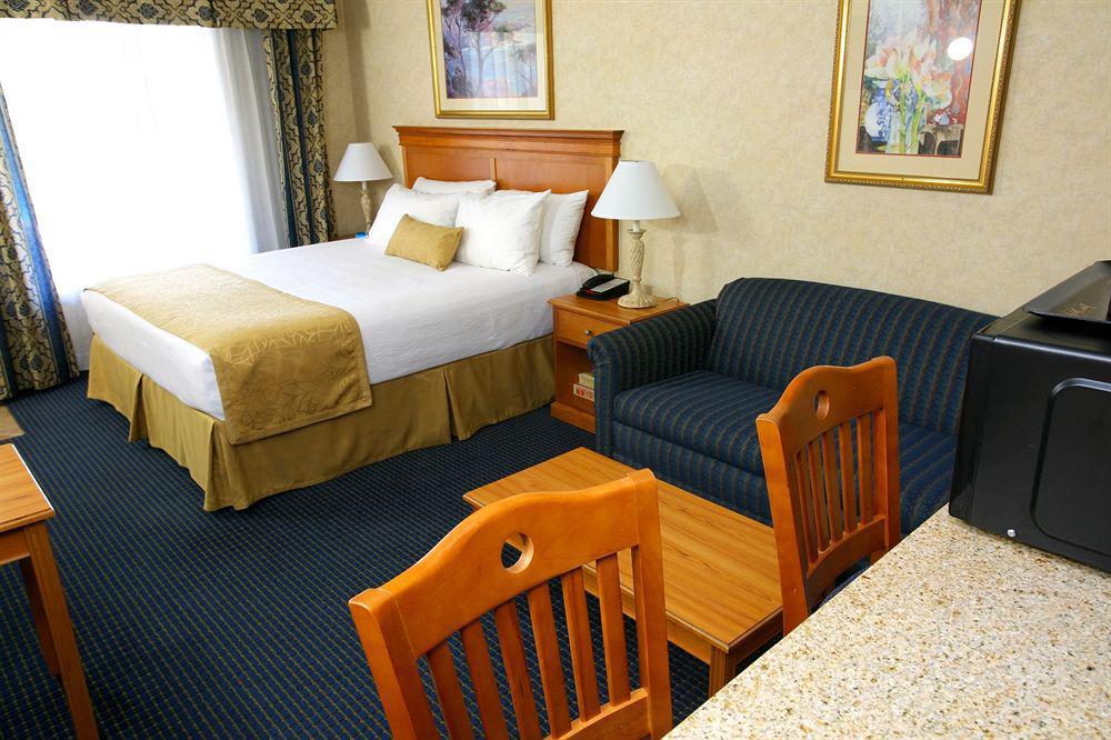 Hotel D'Lins Ontario Airport Dış mekan fotoğraf